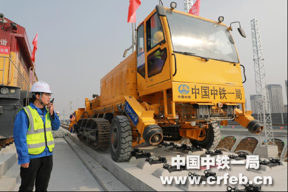 西康高鐵全線(xiàn)鋪軌完成